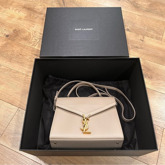 * SOLD * YVES SAINT LAURENT Cassandra Medium top handle bag - Picture 10 of 17